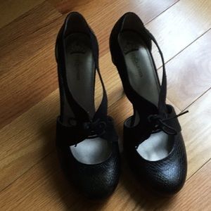 Fergialicious Shoes by Fergiie Size 9